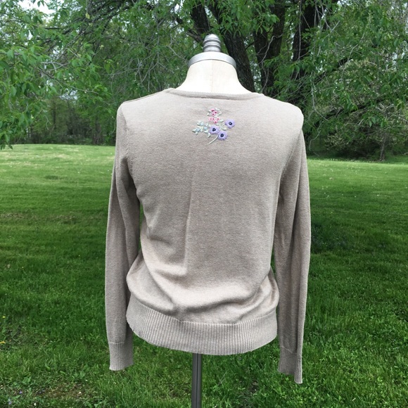 Beautiful LIZ Claiborne Tan floral embroidered Cardigan sweater medium 1529 - Picture 4 of 8